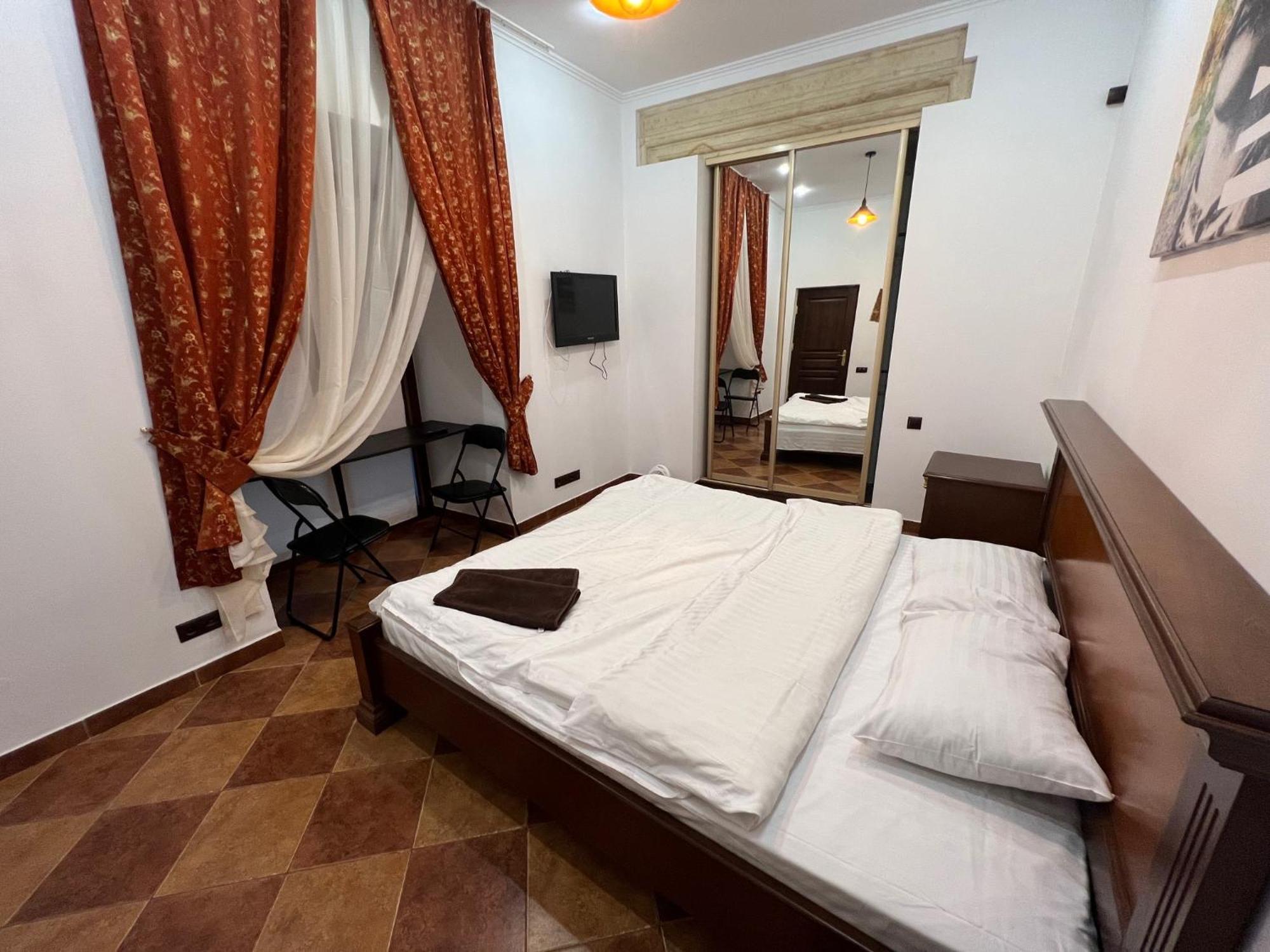 Ukrainian House Апартаменти На Площі Ринок Leopoli Esterno foto
