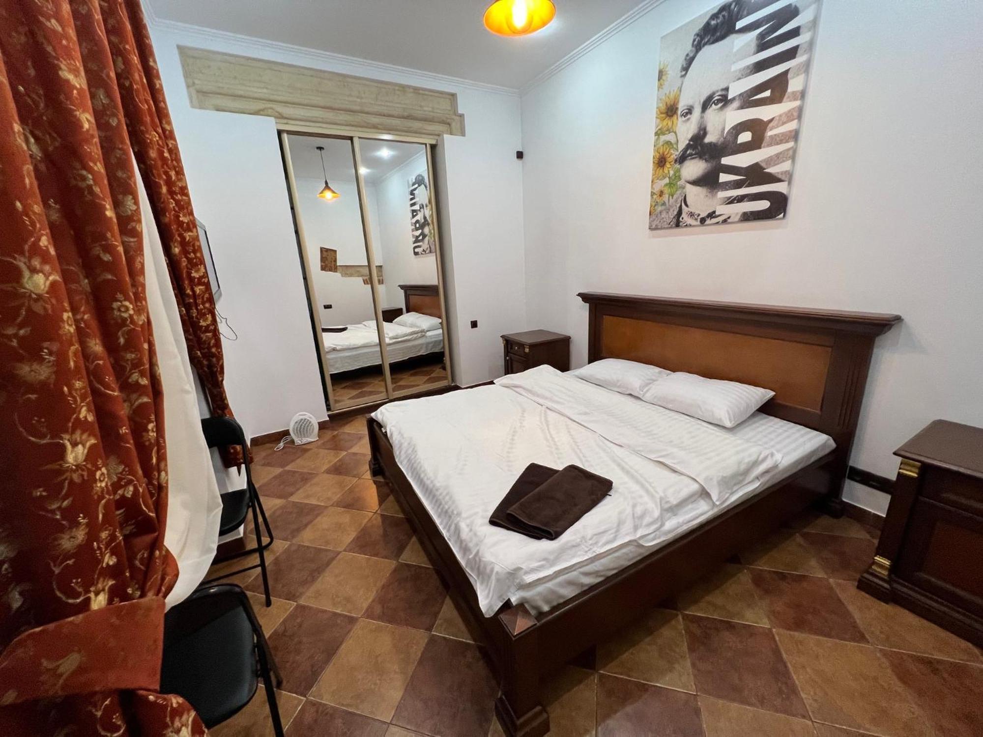 Ukrainian House Апартаменти На Площі Ринок Leopoli Esterno foto
