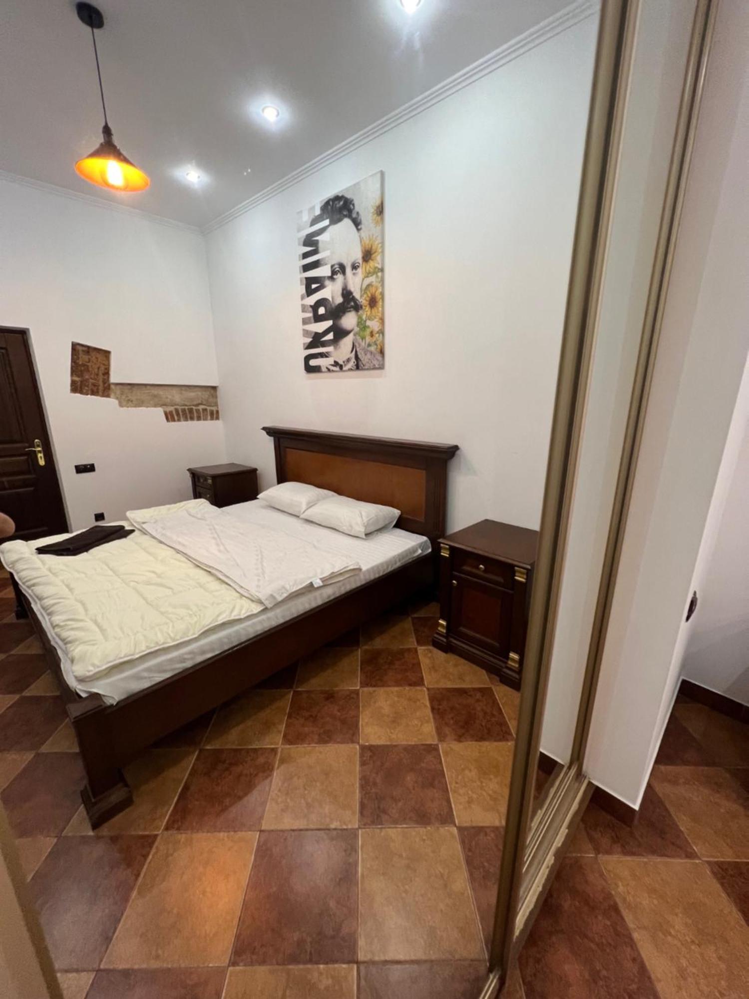 Ukrainian House Апартаменти На Площі Ринок Leopoli Esterno foto