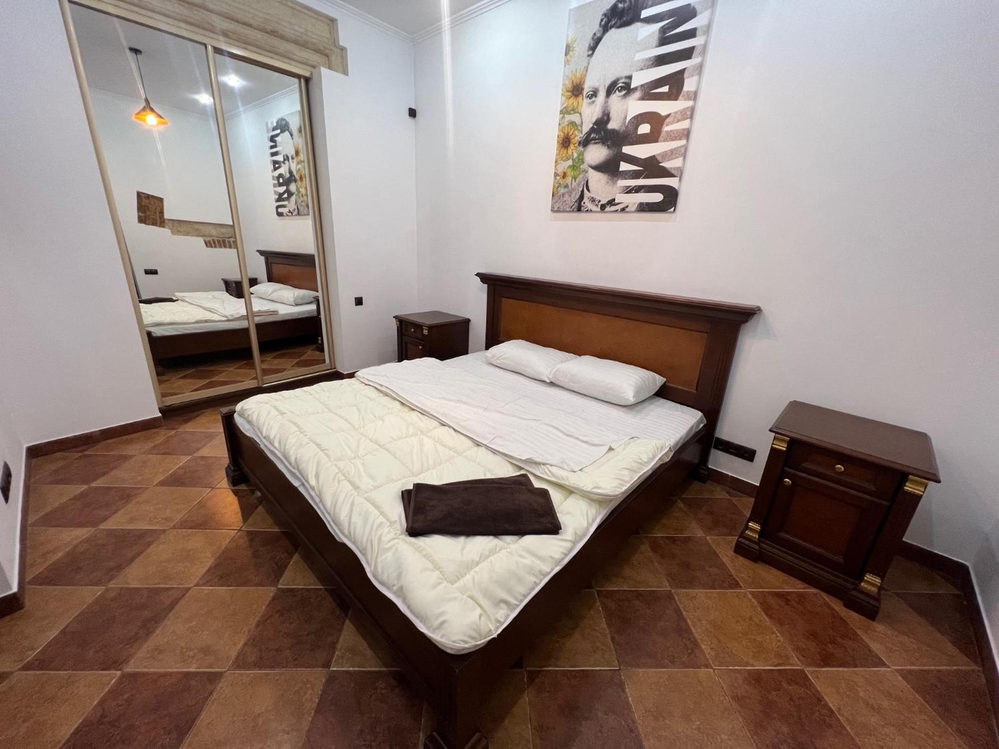 Ukrainian House Апартаменти На Площі Ринок Leopoli Esterno foto