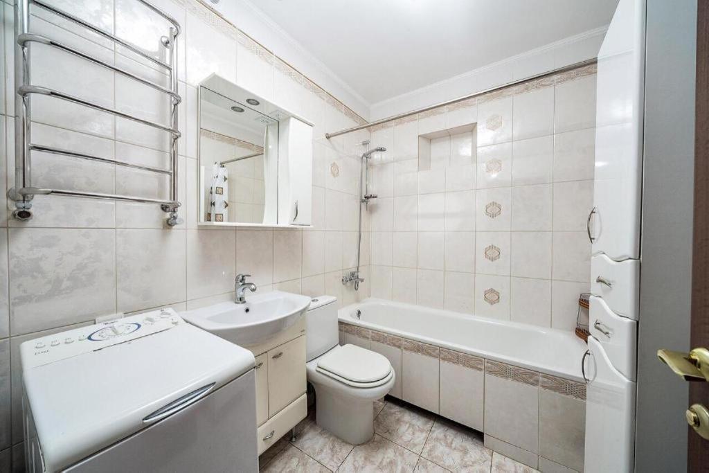 Ukrainian House Апартаменти На Площі Ринок Leopoli Esterno foto